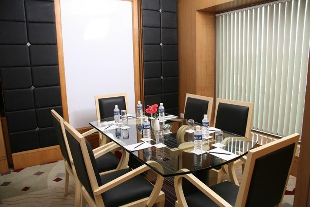 Radisson Blu Mbd Hotel Noida Zewnętrze zdjęcie